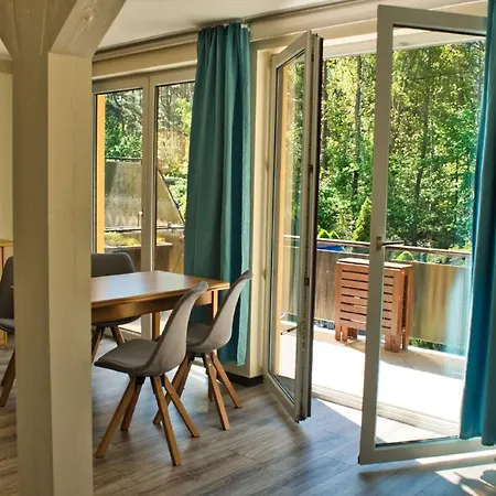 Ferienhus Maisonettewohnung Auf 3 Etagen Mit Balkon, Gartennutzung, In Ruhiger Lage