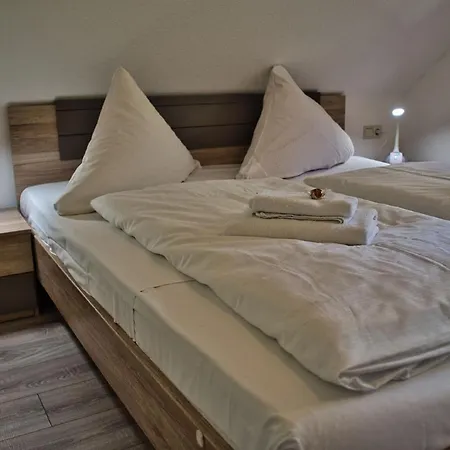 Apartament Ferienhus Maisonettewohnung Auf 3 Etagen Mit Balkon, Gartennutzung, In Ruhiger Lage
