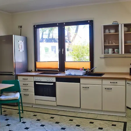 Ferienhus Maisonettewohnung Auf 3 Etagen Mit Balkon, Gartennutzung, In Ruhiger Lage Apartament