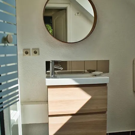 Ferienhus Maisonettewohnung Auf 3 Etagen Mit Balkon, Gartennutzung, In Ruhiger Lage Apartament *