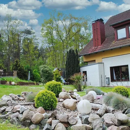 Ferienhus Maisonettewohnung Auf 3 Etagen Mit Balkon, Gartennutzung, In Ruhiger Lage