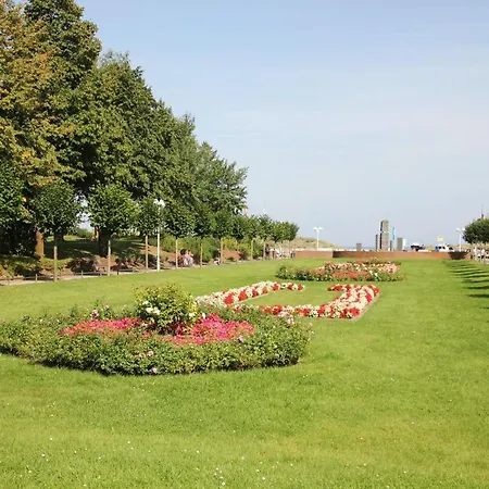 Ferienhus Maisonettewohnung Auf 3 Etagen Mit Balkon, Gartennutzung, In Ruhiger Lage *